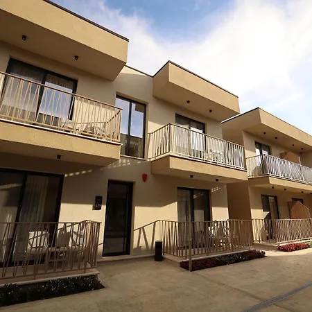 Ξενοδοχείο Amber Village *