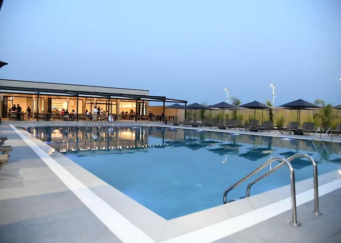 Ξενοδοχείο Amber Village *